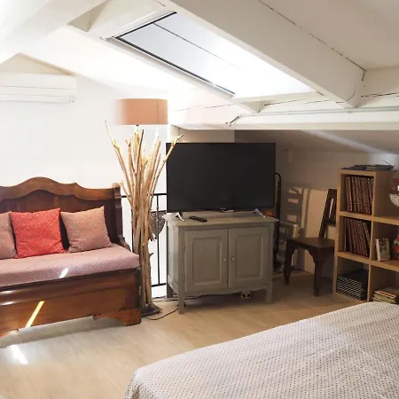 Small Holiday With Courtyard, Bellegarde * 贝勒加德