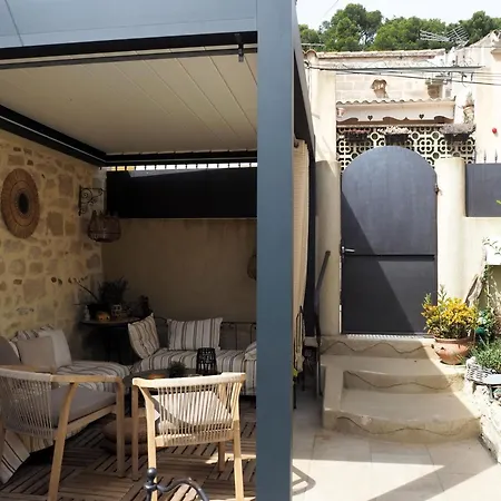 Small Holiday With Courtyard, Bellegarde 度假居 *